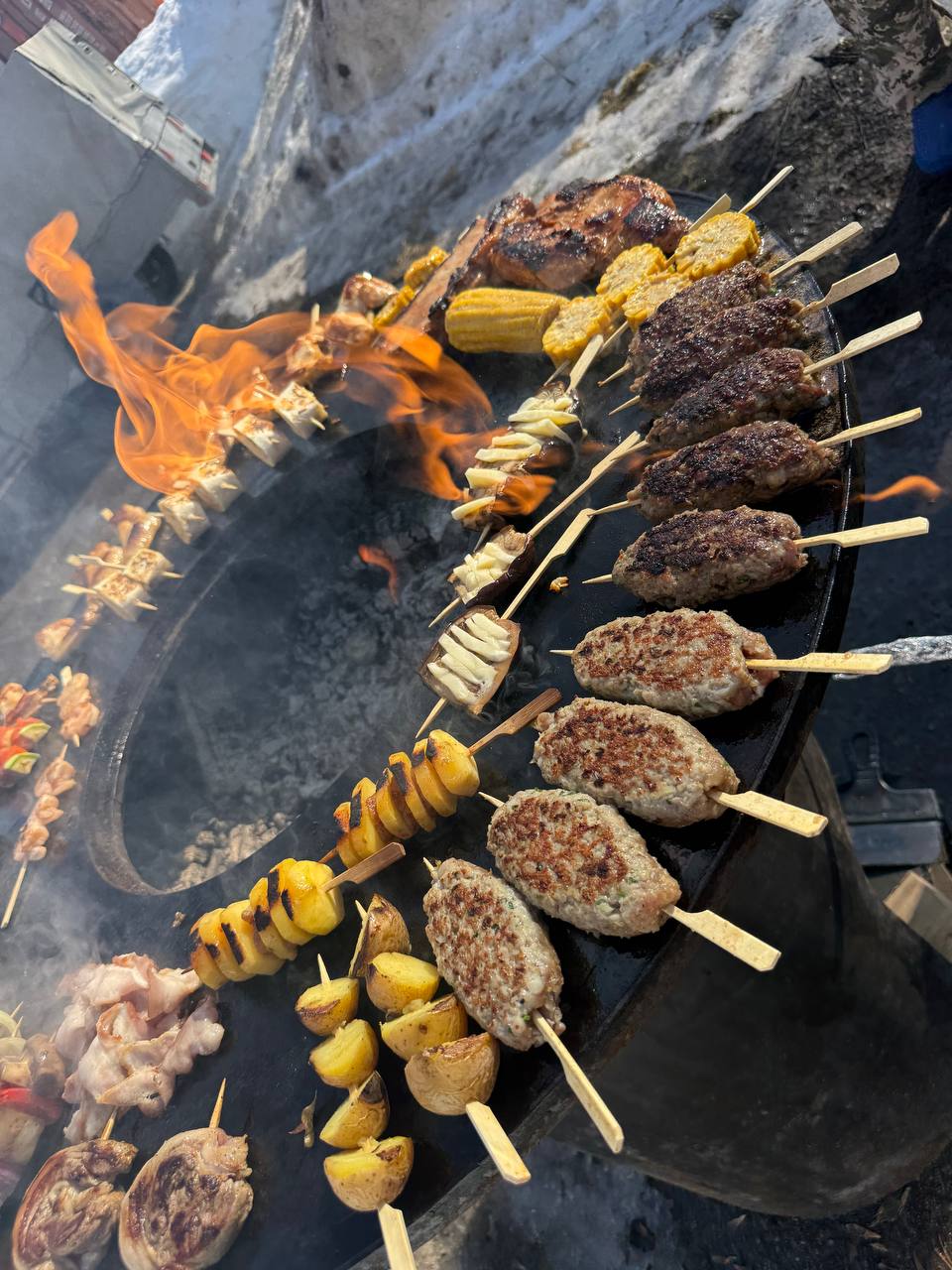 Сервировка фуршетной линии Royal Event Catering